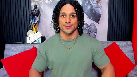 Snapshot of mike_estevess chatting on 10.02.25   online show from 10.02.25