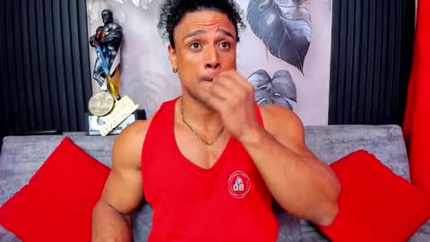 Snapshot of mike_estevess chatting on 10.06.25   online show from 10.06.25