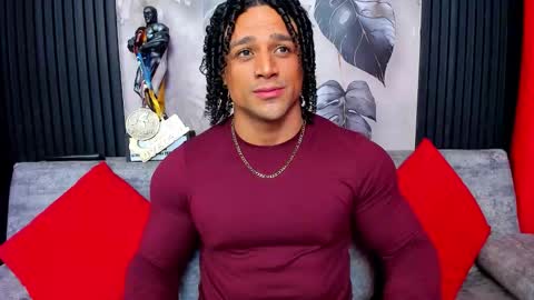 Snapshot of mike_estevess chatting on 10.18.25   online show from 10.18.25