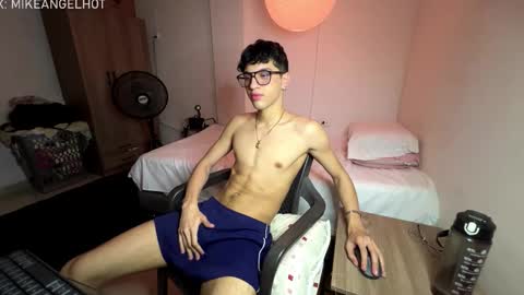 Mike Pineapple online show from 01.10.26