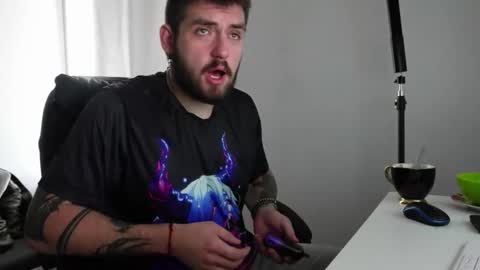 Snapshot of mike_platano chatting on 10.01.25 MIKE PLATANO online show from 10.01.25