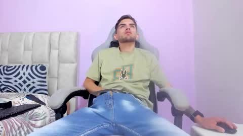 Snapshot of mikebradley15 chatting on 02.08.26 mikebradley15 online show from 02.08.26