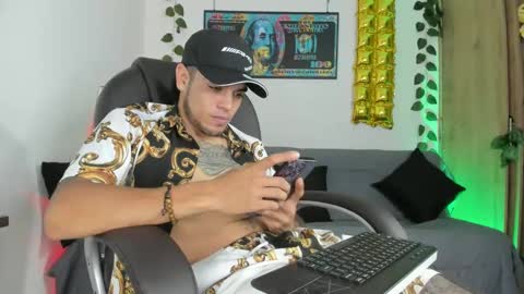 Snapshot of mikee_scooth chatting on 12.16.24 mikee_scooth online show from 12.16.24