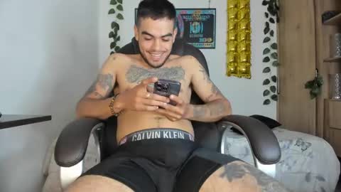 Snapshot of mikee_scooth chatting on 01.29.25 mikee_scooth online show from 01.29.25