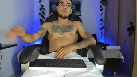 Snapshot of mikee_scooth chatting on 03.01.25 mikee_scooth online show from 03.01.25