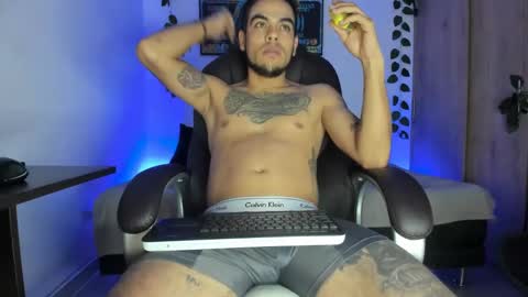 Snapshot of mikee_scooth chatting on 03.11.25 mikee_scooth online show from 03.11.25