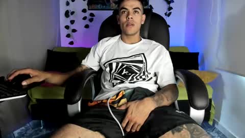 Snapshot of mikee_scooth chatting on 09.23.25 mikee_scooth online show from 09.23.25