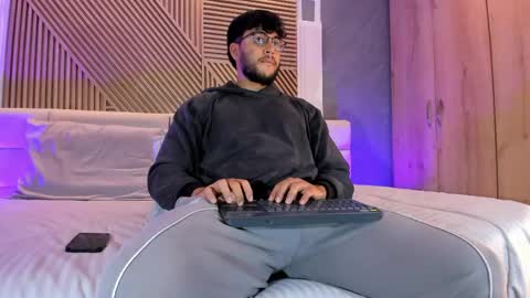 Mikeee online show from 04.19.26