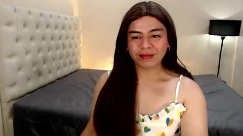Snapshot of mikha_sensual chatting on 01.27.25 Theresa Luna online show from 01.27.25