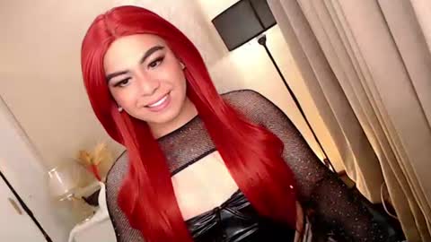 Snapshot of mikha_sensual chatting on 11.16.25 Theresa Luna online show from 11.16.25