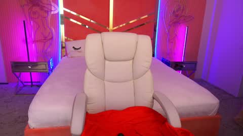 Snapshot of mikiikiwi chatting on 12.03.24 Miki online show from 12.03.24