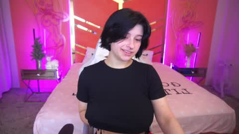 Snapshot of mikiikiwi chatting on 01.21.25 Miki online show from 01.21.25