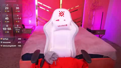 Snapshot of mikiikiwi chatting on 02.10.25 Miki online show from 02.10.25