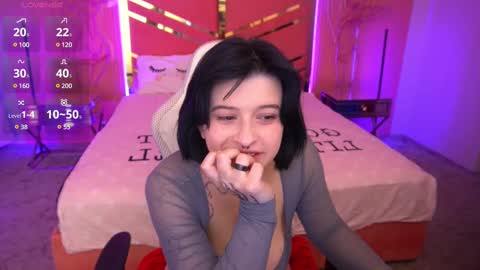 Snapshot of mikiikiwi chatting on 03.12.25 Miki online show from 03.12.25