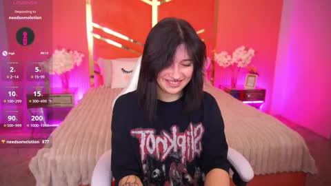 Snapshot of mikiikiwi chatting on 09.22.25 Miki online show from 09.22.25