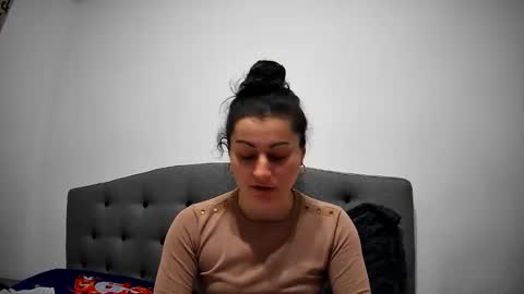 Mikyloveu online show from 12.14.24