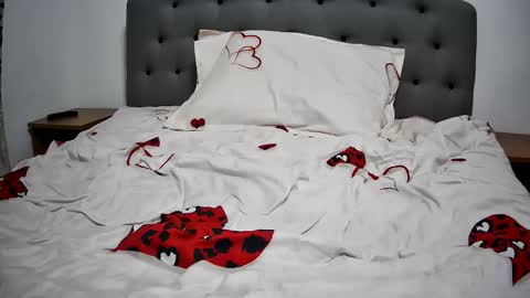 Mikyloveu online show from 02.14.25