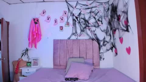 mila_1wood online show from 10.20.25