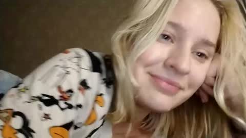 Snapshot of mila_420 chatting on 12.19.25 Mila 420 online show from 12.19.25