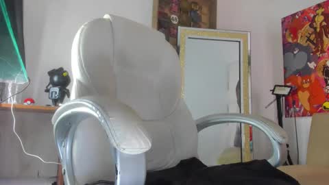 Mila Dash online show from 11.10.25