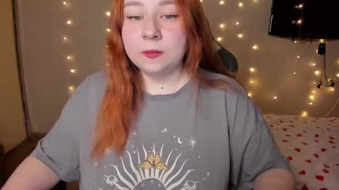 Snapshot of mila_foxxxy chatting on 02.25.25 Mila shy sensual person  online show from 02.25.25