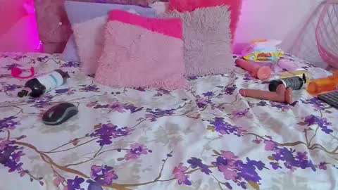 mila_grace_ online show from 10.24.25