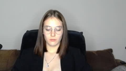 mila_keyy online show from 11.19.25