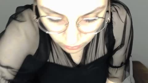 Snapshot of mila_keyy chatting on 05.13.26 mila_keyy online show from 05.13.26