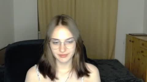 Snapshot of mila_keyy chatting on 07.17.26 mila_keyy online show from 07.17.26