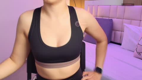 Snapshot of mila_kiitty chatting on 01.28.25 Milena  online show from 01.28.25