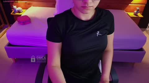 Snapshot of mila_kiitty chatting on 04.21.26 Milena online show from 04.21.26
