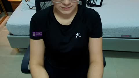 Snapshot of mila_kiitty chatting on 04.29.26 Milena online show from 04.29.26