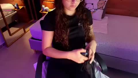 Snapshot of mila_kiitty chatting on 07.15.26 Milena online show from 07.15.26