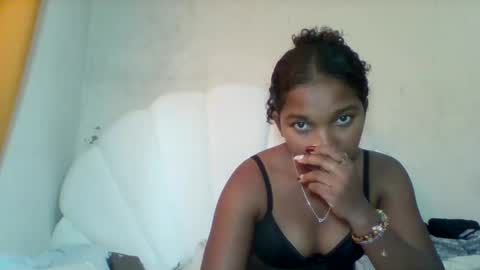 Snapshot of mila_lunah chatting on 05.17.26 mila_lunah online show from 05.17.26