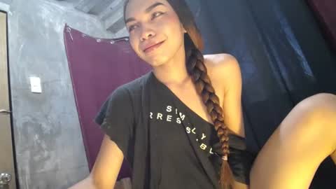 Snapshot of mila_seductressxx chatting on 06.16.26 mila_seductressxx online show from 06.16.26