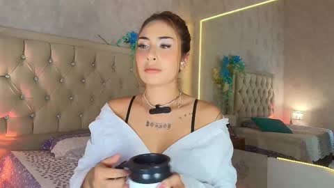 Snapshot of mila_smirnovavk chatting on 10.09.25 MILA online show from 10.09.25