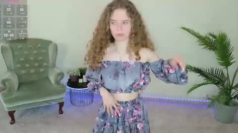 Snapshot of mila_stain chatting on 06.12.26 Mila online show from 06.12.26