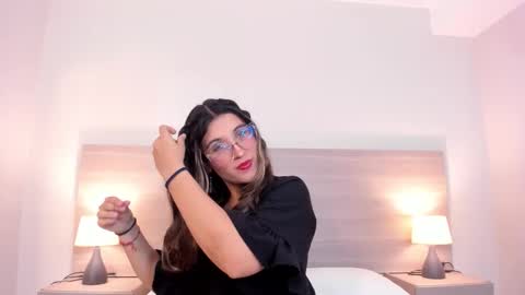 Snapshot of mila_thomass chatting on 03.03.26 mila_thomass online show from 03.03.26