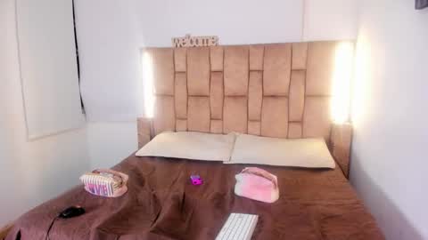 Snapshot of milaa__rosee chatting on 02.20.26 Mila online show from 02.20.26