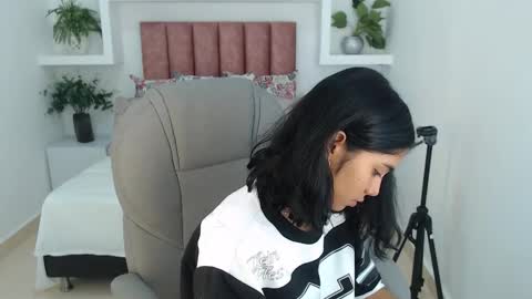 milaa_star online show from 12.19.25