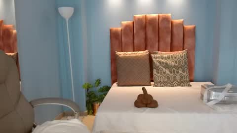 milaa_star online show from 04.18.26