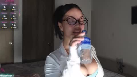 Snapshot of milabritton1 chatting on 11.27.25 Vale online show from 11.27.25