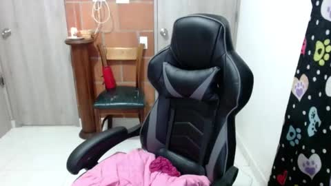 Snapshot of milacoxx8819 chatting on 02.01.25 milacoxx8819 online show from 02.01.25