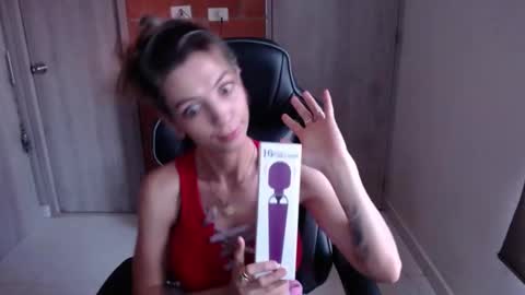 Snapshot of milacoxx8819 chatting on 02.01.25 milacoxx8819 online show from 02.01.25
