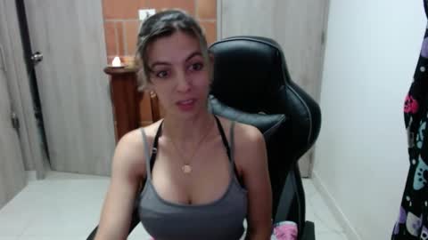 Snapshot of milacoxx8819 chatting on 02.03.25 milacoxx8819 online show from 02.03.25