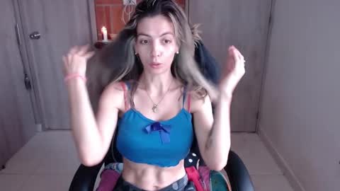 Snapshot of milacoxx8819 chatting on 02.11.25 milacoxx8819 online show from 02.11.25