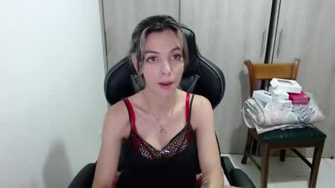 Snapshot of milacoxx8819 chatting on 02.12.25 milacoxx8819 online show from 02.12.25