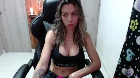 Snapshot of milacoxx8819 chatting on 02.26.25 milacoxx8819 online show from 02.26.25