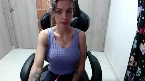 Snapshot of milacoxx8819 chatting on 02.28.25 milacoxx8819 online show from 02.28.25