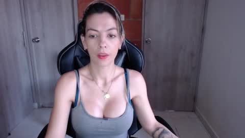 Snapshot of milacoxx8819 chatting on 03.02.25 milacoxx8819 online show from 03.02.25